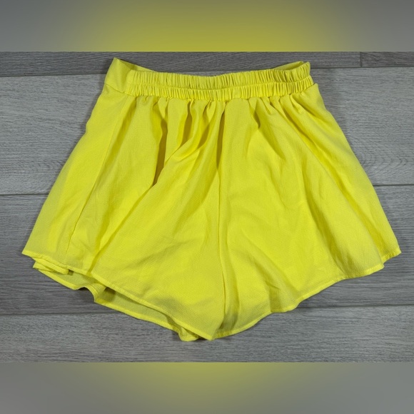 Women’s Lucy in the Sky High Waist Yellow Shorts sz medium trendy sorority - Picture 4 of 5